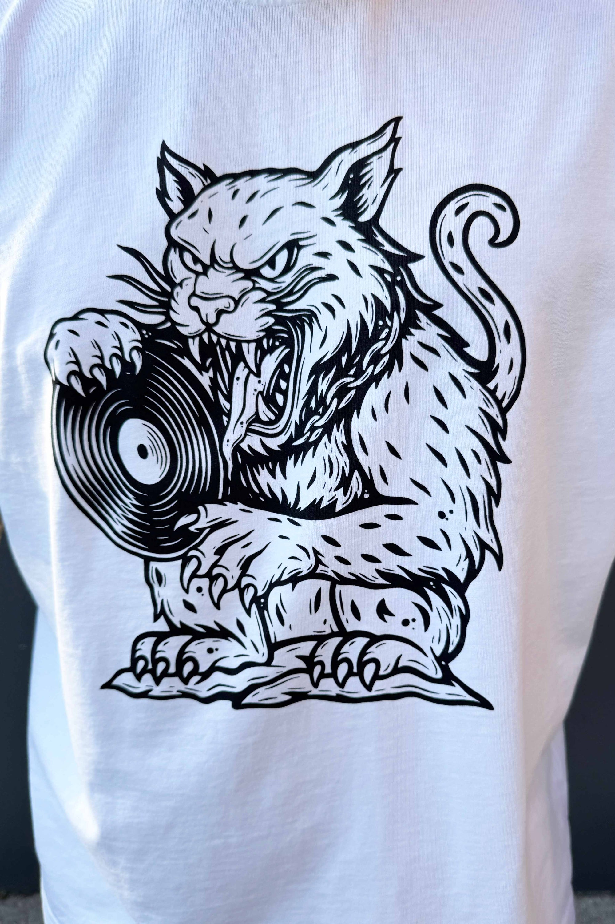 T-Shirt – VINYL LEO