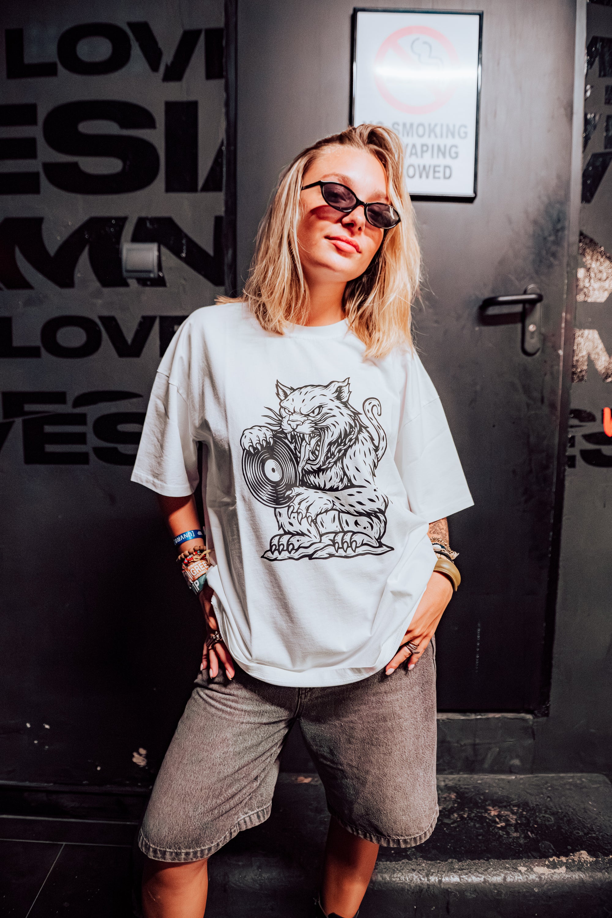 T-Shirt – VINYL LEO